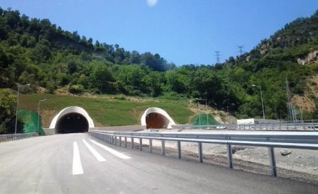 12 kerkesa per sekuestro ne QKR per kompanine ndertuese te rruges Tirane-Elbasan